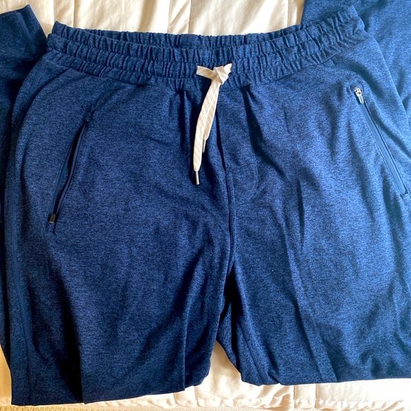 Navy men’s vuori jogger - Picture 1 of 3